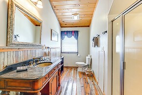 Bryson City Cabin: Hot Tub + Mtn View!