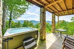 Bryson City Cabin: Hot Tub + Mtn View!