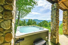 Bryson City Cabin: Hot Tub + Mtn View!