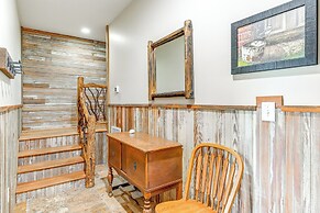 Bryson City Cabin: Hot Tub + Mtn View!