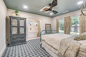 Benton Harbor Home 3 Mi to Beach: Grill & Yard