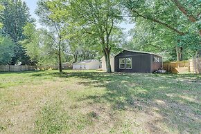 Benton Harbor Home 3 Mi to Beach: Grill & Yard