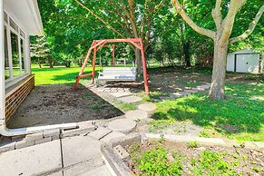 Home ~ 17 Mi to Detroit w/ Patio & Grill!