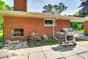 Home ~ 17 Mi to Detroit w/ Patio & Grill!