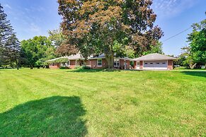 Home ~ 17 Mi to Detroit w/ Patio & Grill!