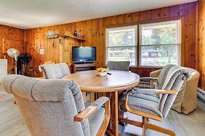 Home ~ 17 Mi to Detroit w/ Patio & Grill!