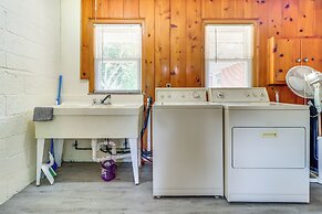 Home ~ 17 Mi to Detroit w/ Patio & Grill!