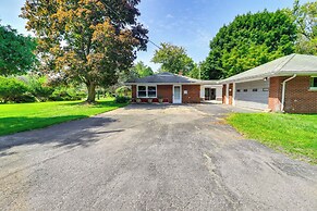 Home ~ 17 Mi to Detroit w/ Patio & Grill!