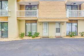 Walk to Ocean: Myrtle Beach Condo w/ Deck