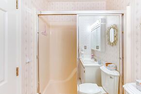 Walk to Ocean: Myrtle Beach Condo w/ Deck