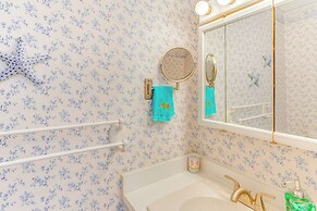 Walk to Ocean: Myrtle Beach Condo w/ Deck