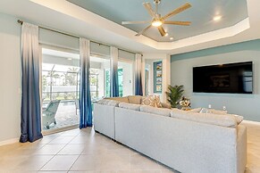 Luxe Venice Gem w/ Outdoor Pool & Hot Tub