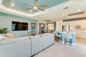 Luxe Venice Gem w/ Outdoor Pool & Hot Tub