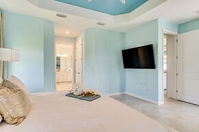 Luxe Venice Gem w/ Outdoor Pool & Hot Tub