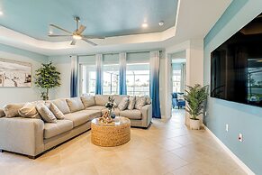 Luxe Venice Gem w/ Outdoor Pool & Hot Tub