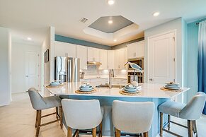 Luxe Venice Gem w/ Outdoor Pool & Hot Tub