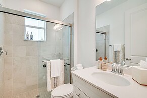 Luxe Venice Gem w/ Outdoor Pool & Hot Tub