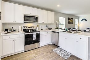Brand-new Savannah Area Home 15 Mi to Dtwn!