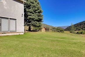 Glenwood Springs Mountain Escape: 5 Mi to Town!