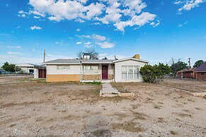 Carlsbad Home ~ 22 Mi to Nat'l Park!