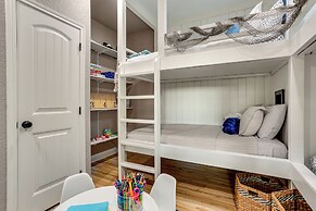 Lake Bonham Home: Epic Family Getaway!