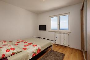 Colourful Seaview Apartment