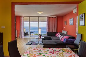 Colourful Seaview Apartment