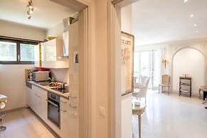 Queen Lake View in Ponte Tresa