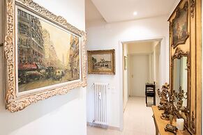 Queen Lake View in Ponte Tresa