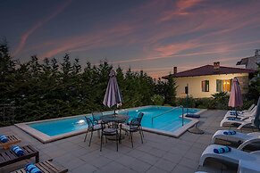 Villa Okra With Pool