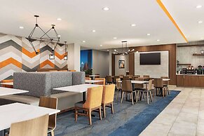 La Quinta Inn & Suites By Wyndham Austin South