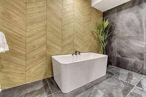 201 Verbier Building 7