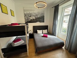 Guest House Residencial REAL