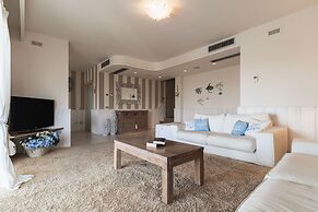 Villa Blue Sphere by Wonderful Italy