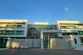 360 Lake View by Ozped