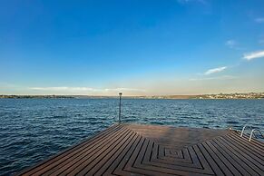 360 Lake View by Ozped