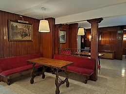 Vintage Hotel Mercedes