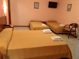 Vintage Hotel Mercedes