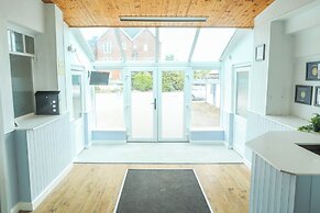 OYO Meadows Way Guest House