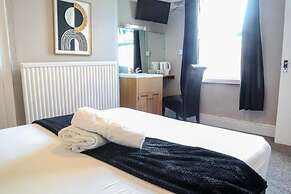 OYO Meadows Way Guest House