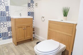 OYO Meadows Way Guest House
