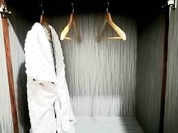 1 Bed House Private Compound With Off Road Parking