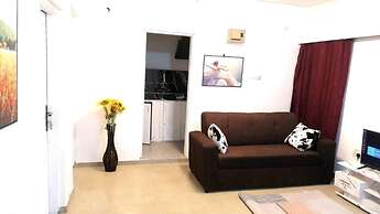 1 Bed House Private Compound With Off Road Parking