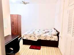 1 Bed House Private Compound With Off Road Parking