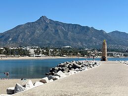 2-bed 10min to Puerto Banus w/ Pool, Bbq & Parking