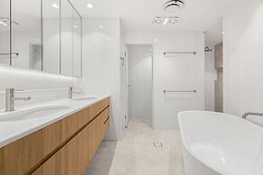 Bokarina Beach Apartments Ascend Hotel Collection