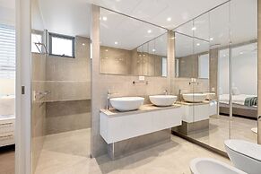 Bokarina Beach Apartments Ascend Hotel Collection