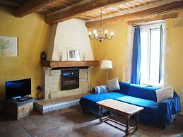 Pretty Provencal Style Holiday Home With Communal Pool, Noves