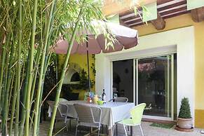 Pretty Provencal Style Holiday Home With Communal Pool, Noves
