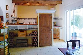Pretty Provencal Style Holiday Home With Communal Pool, Noves
